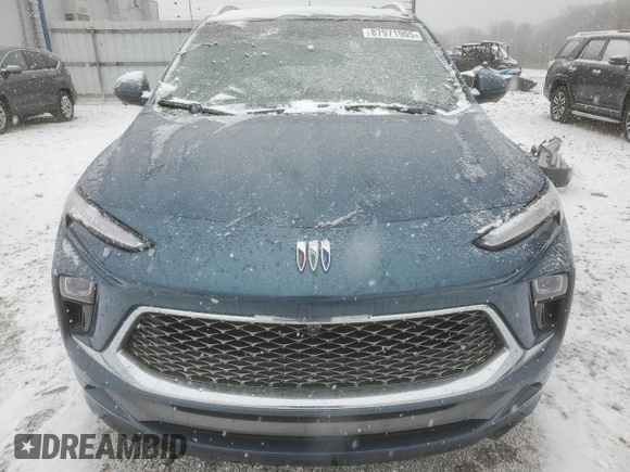 2024 Buick Encore GX Avenir z VIN KL4AMGSL9RB019571, wystawiony jako Copart lot #87971905 z przebiegiem 17 848 mil mil oraz Szkoda całkowita • Salvage title. Historia ofert i sprzedaży dostępna na DreamBid. Obrazek 5.