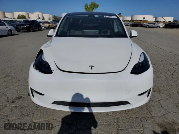 2024 Tesla Model Y Long Range с VIN 7SAYGDEE8RF983067, выставлен на аукционе Copart как лот 61217015 с пробегом 57 082 миль миль и Списание • Salvage title. История ставок и продаж доступна на DreamBid. Изображение 5.