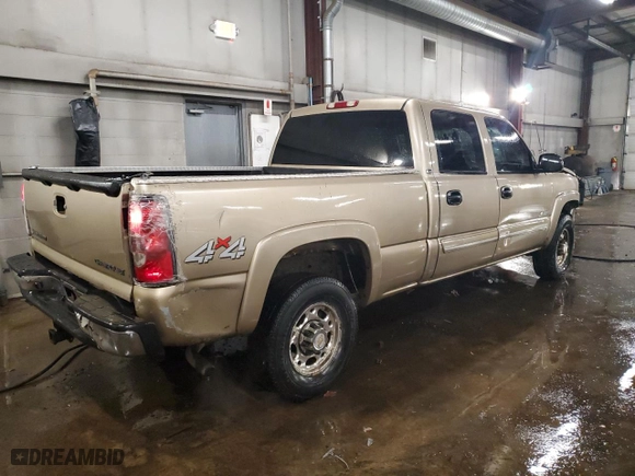 2004 Chevrolet Silverado 2500 Crew Cab LT with VIN 1GCGK23U24F114409, listed as a Copart auction lot 85416584 with 134,978 mi miles and Salvage Title. Bid and sale history available at carsss.com. Image 3.
