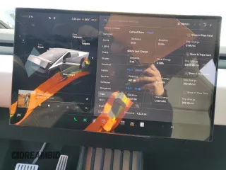 2024 Tesla Cybertruck z VIN 7G2CEHED1RA021263, wystawiony jako Copart lot #89275525 z przebiegiem 4 114 mil mil oraz Szkoda całkowita • Salvage title. Historia ofert i sprzedaży dostępna na DreamBid. Obrazek 9.