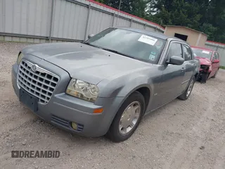 2007 Chrysler 300 Touring z VIN 2C3KA53G57H700084, wystawiony jako IAAI lot #42293480 z przebiegiem 156 839 mil mil oraz . Historia ofert i sprzedaży dostępna na DreamBid. Obrazek 2.