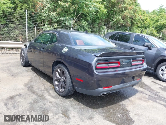 2018 Dodge Challenger SXT z VIN 2C3CDZAG1JH143140, wystawiony jako IAAI lot #42289674 z przebiegiem 79 764 mil mil oraz . Historia ofert i sprzedaży dostępna na DreamBid. Obrazek 3.