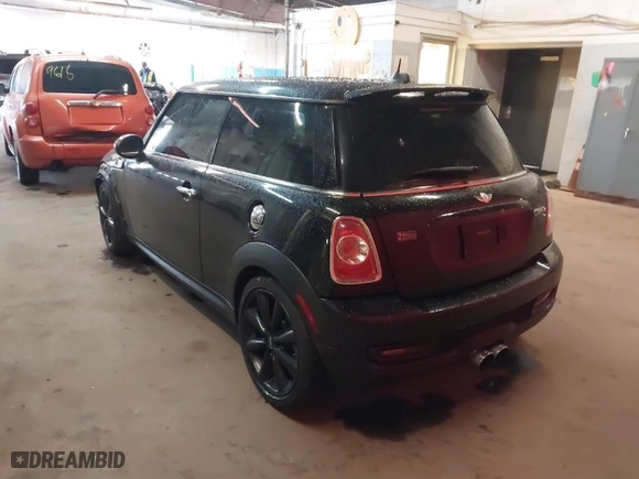 2013 MINI Cooper Hardtop S with VIN WMWSV3C57DT390101, listed as a IAAI auction lot 41473831 with 92,320 mi miles. Bid and sale history available at carsss.com. Image 3.