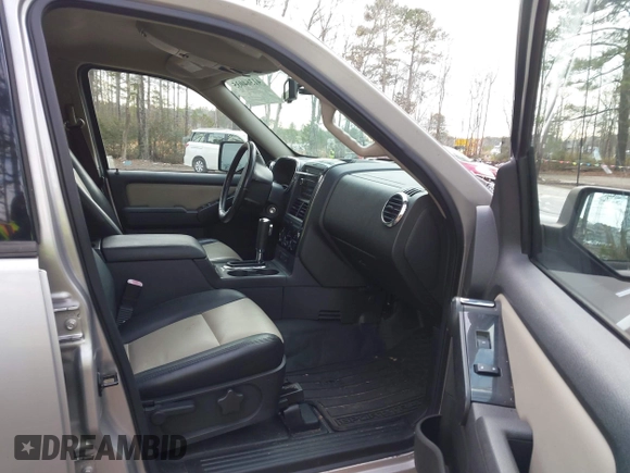 2008 Ford Explorer Sport Trac Limited z VIN 1FMEU33E18UB34647, wystawiony jako IAAI lot #41364035 z przebiegiem 155 234 mil mil oraz . Historia ofert i sprzedaży dostępna na DreamBid. Obrazek 5.