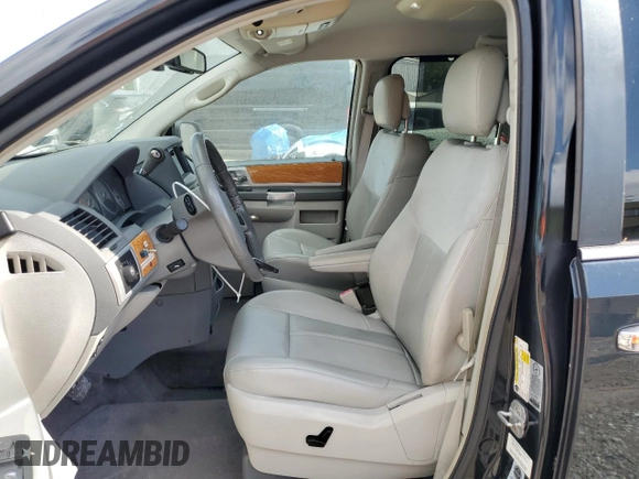 2010 Chrysler Town & Country Limited z VIN 2A4RR7DX0AR387518, wystawiony jako Copart lot #55501025 z przebiegiem 87 823 mil mil oraz Szkoda całkowita • Salvage title. Historia ofert i sprzedaży dostępna na DreamBid. Obrazek 7.