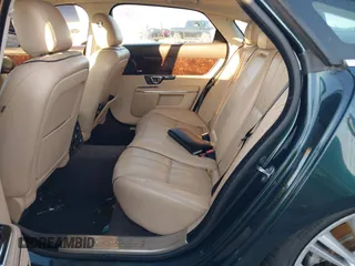 2015 Jaguar XJ Portfolio z VIN SAJWA2GZ3F8V85384, wystawiony jako IAAI lot #40605684 z przebiegiem Nie podano mil oraz . Historia ofert i sprzedaży dostępna na DreamBid. Obrazek 8.