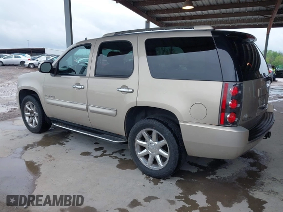 2008 GMC Yukon Denali z VIN 1GKFK63888J229013, wystawiony jako IAAI lot #42086570 z przebiegiem 202 439 mil mil oraz . Historia ofert i sprzedaży dostępna na DreamBid. Obrazek 3.