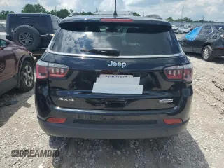 2018 Jeep Compass Latitude z VIN 3C4NJDBB2JT232824, wystawiony jako Copart lot #58095455 z przebiegiem 61 917 mil mil oraz Szkoda całkowita • Salvage title. Historia ofert i sprzedaży dostępna na DreamBid. Obrazek 6.