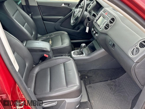 2011 Volkswagen Tiguan SEL with VIN WVGAV7AX1BW000384, listed as a Copart auction lot 59420805 with 166,245 mi miles and Clean title. Bid and sale history available at DreamBid. Image 5.