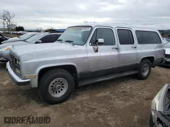 1990 GMC Suburban z VIN 1GKGR26N7LF537148, wystawiony jako Copart lot #45388815 z przebiegiem 265 951 mil mil oraz Czysty tytuł • Clean title. Historia ofert i sprzedaży dostępna na DreamBid. Obrazek 1.