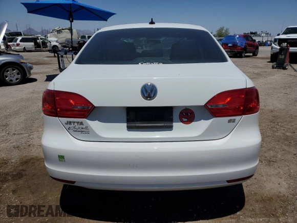 2014 Volkswagen Jetta SE with VIN 3VWD17AJ0EM267333, listed as a Copart auction lot 57684255 with 130,141 mi miles and Salvage title. Bid and sale history available at DreamBid. Image 6.