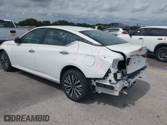 2025 Nissan Altima SV with VIN 1N4BL4DW9SN354116, listed as a IAAI auction lot 41757622 with 3,013 mi miles and . Bid and sale history available at DreamBid. Image 3.