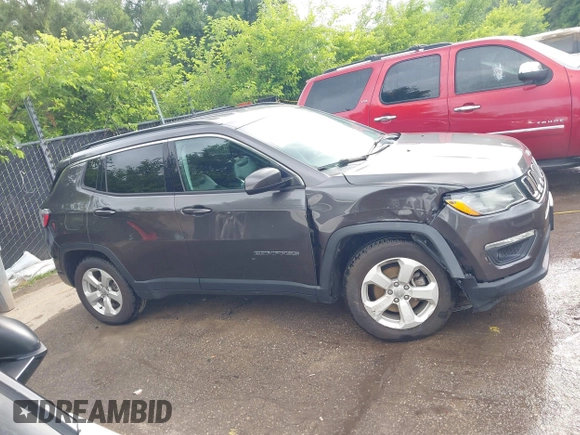 2018 Jeep Compass Latitude with VIN 3C4NJCBB3JT268094, listed as a IAAI auction lot 42487642 with 111,652 mi miles and . Bid and sale history available at DreamBid. Image 13.