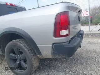 2020 Ram 1500 Warlock z VIN 1C6RR7GG3LS140875, wystawiony jako IAAI lot #41813678 z przebiegiem 67 319 mil mil oraz . Historia ofert i sprzedaży dostępna na DreamBid. Obrazek 18.