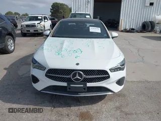 2025 Mercedes-Benz CLA 250 z VIN W1K5J4GB6SN522418, wystawiony jako IAAI lot #42428796 z przebiegiem 14 463 mil mil oraz . Historia ofert i sprzedaży dostępna na DreamBid. Obrazek 12.