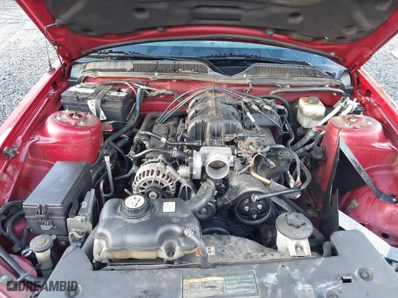 2008 Ford Mustang Deluxe with VIN 1ZVHT80N885207882, listed as a IAAI auction lot 40106552 with 178,853 mi miles. Bid and sale history available at carsss.com. Image 10.