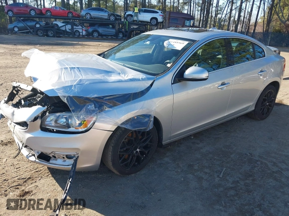 2016 Volvo S60 T5 Drive-E Premier z VIN YV126MFKXG1395519, wystawiony jako IAAI lot #41488969 z przebiegiem 109 130 mil mil oraz . Historia ofert i sprzedaży dostępna na DreamBid. Obrazek 16.
