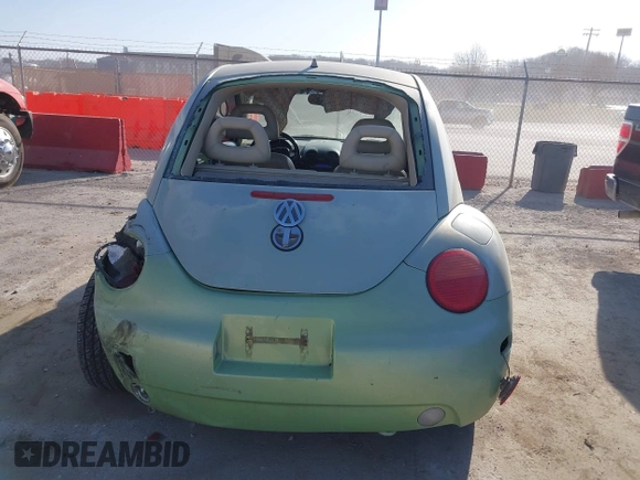 2000 Volkswagen Beetle GLS z VIN 3VWCA21C0YM403254, wystawiony jako IAAI lot #41806878 z przebiegiem 119 547 mil mil oraz . Historia ofert i sprzedaży dostępna na DreamBid. Obrazek 17.