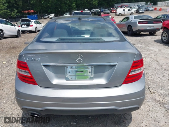 2013 Mercedes-Benz C 250 с VIN WDDGJ4HB3DF944912, выставлен на аукционе IAAI как лот 42411650 с пробегом 91 362 миль миль и . История ставок и продаж доступна на DreamBid. Изображение 16.