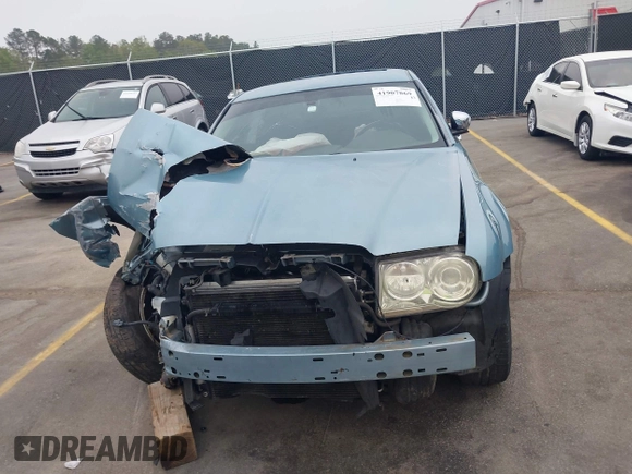 2008 Chrysler 300 C Hemi z VIN 2C3KA63HX8H335594, wystawiony jako IAAI lot #41907869 z przebiegiem Nie podano mil oraz . Historia ofert i sprzedaży dostępna na DreamBid. Obrazek 13.