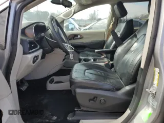 2017 Chrysler Pacifica Touring L z VIN 2C4RC1BG6HR583576, wystawiony jako Copart lot #44602375 z przebiegiem 204 839 mil mil oraz Szkoda całkowita • Salvage title. Historia ofert i sprzedaży dostępna na DreamBid. Obrazek 7.