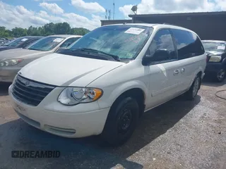 2006 Chrysler Town & Country LX z VIN 1A4GP44R16B751237, wystawiony jako IAAI lot #42276090 z przebiegiem 229 450 mil mil oraz . Historia ofert i sprzedaży dostępna na DreamBid. Obrazek 2.