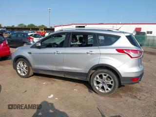 2015 Ford Escape Titanium z VIN 1FMCU0J90FUC02039, wystawiony jako IAAI lot #42369882 z przebiegiem 156 287 mil mil oraz . Historia ofert i sprzedaży dostępna na DreamBid. Obrazek 13.