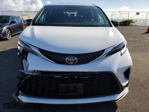 2024 Toyota Sienna XSE with VIN 5TDDRKEC7RS192680, listed as a Copart auction lot 87912735 with 27,806 mi miles and Clean Title. Bid and sale history available at carsss.com. Image 5.