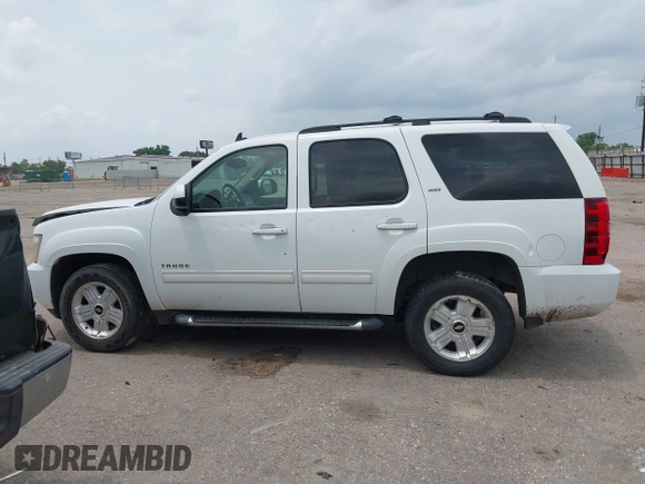 2011 Chevrolet Tahoe LT z VIN 1GNSCBE07BR243556, wystawiony jako IAAI lot #42306995 z przebiegiem Nie podano mil oraz . Historia ofert i sprzedaży dostępna na DreamBid. Obrazek 13.