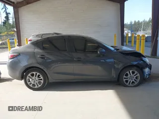 2016 Scion iA z VIN 3MYDLBZV4GY103085, wystawiony jako IAAI lot #42224286 z przebiegiem 90 786 mil mil oraz . Historia ofert i sprzedaży dostępna na DreamBid. Obrazek 13.
