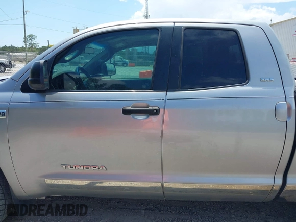 2010 Toyota Tundra z VIN 5TFUW5F16AX119032, wystawiony jako IAAI lot #42442454 z przebiegiem 221 804 mil mil oraz . Historia ofert i sprzedaży dostępna na DreamBid. Obrazek 14.