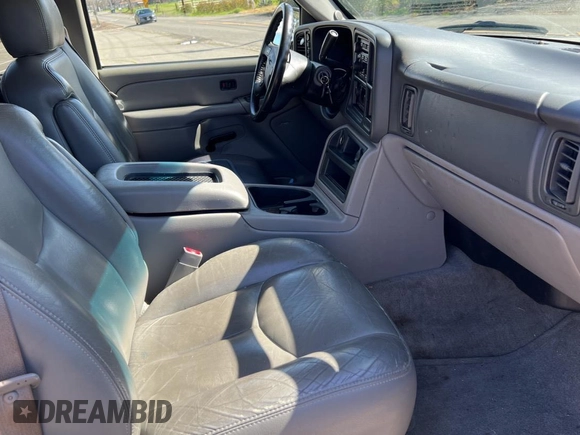 2005 GMC Yukon XL SLT with VIN 1GKFK16Z25J182614, listed as a Copart auction lot 48441255 with 110,529 mi miles and Salvage Title. Bid and sale history available at carsss.com. Image 5.