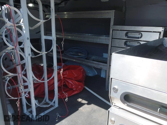 2018 Ford Transit z VIN 1FTYR1YG9JKA61529, wystawiony jako IAAI lot #41945625 z przebiegiem 132 463 mil mil oraz . Historia ofert i sprzedaży dostępna na DreamBid. Obrazek 8.