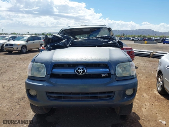 2005 Toyota Sequoia SR5 with VIN 5TDZT34A55S246422, listed as a IAAI auction lot 41965618 with 200,950 mi miles. Bid and sale history available at carsss.com. Image 6.