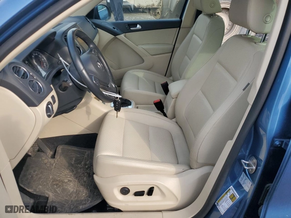 2017 Volkswagen Tiguan Wolfsburg Edition with VIN WVGSV7AX9HK025974, listed as a Copart auction lot 45923955 with 60,115 mi miles and Salvage Title. Bid and sale history available at carsss.com. Image 7.