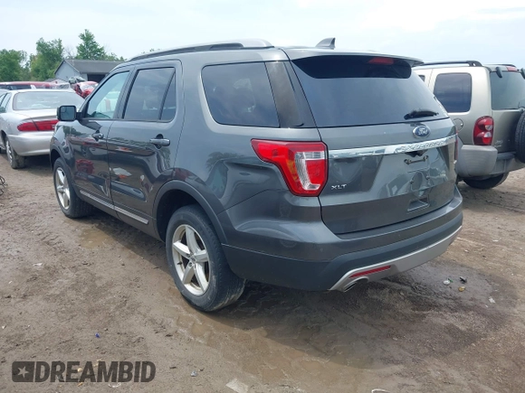2017 Ford Explorer XLT z VIN 1FM5K8D87HGB29110, wystawiony jako IAAI lot #42523409 z przebiegiem 124 818 mil mil oraz . Historia ofert i sprzedaży dostępna na DreamBid. Obrazek 3.