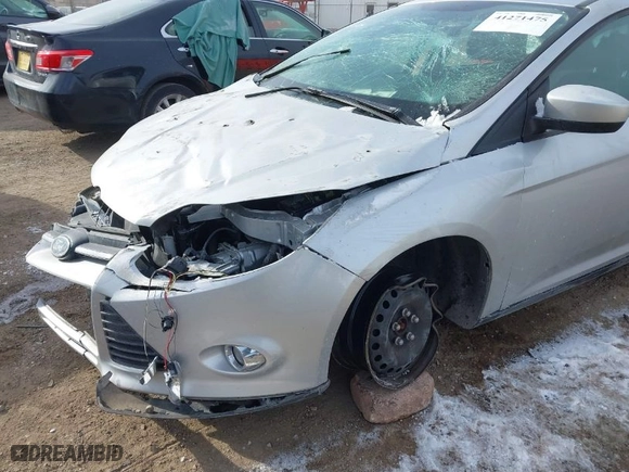 2012 Ford Focus SE with VIN 1FAHP3F21CL420948, listed as a IAAI auction lot 41271475 with 83,552 mi miles. Bid and sale history available at carsss.com. Image 6.