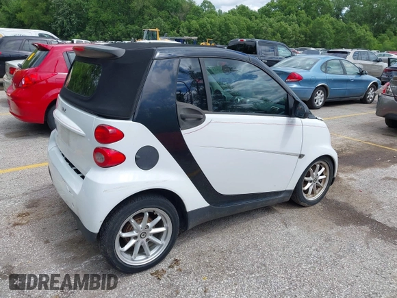 2009 Smart fortwo Passion z VIN WMEEK31X79K210918, wystawiony jako IAAI lot #42316213 z przebiegiem 99 667 mil mil oraz . Historia ofert i sprzedaży dostępna na DreamBid. Obrazek 4.