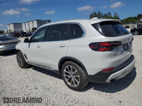 2024 BMW X5 xDrive40i z VIN 5UX23EU04R9T59544, wystawiony jako Copart lot #55708135 z przebiegiem 23 706 mil mil oraz Tytuł czysty. Historia ofert i sprzedaży dostępna na DreamBid. Obrazek 2.