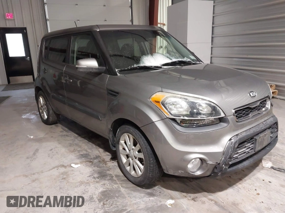 2013 Kia Soul + z VIN KNDJT2A69D7625620, wystawiony jako IAAI lot #41370053 z przebiegiem 70 662 mil mil oraz . Historia ofert i sprzedaży dostępna na DreamBid. Obrazek 1.