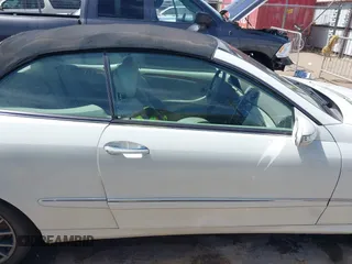2007 Mercedes-Benz CLK 3.5L with VIN WDBTK56F47T075999, listed as a IAAI auction lot 41915608 with 164,654 mi miles. Bid and sale history available at carsss.com. Image 13.