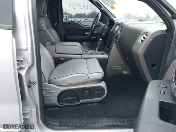 2006 Lincoln Mark LT with VIN 5LTPW18516FJ14952, listed as a IAAI auction lot 41177190 with 0 mi miles. Bid and sale history available at carsss.com. Image 5.