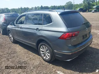 2018 Volkswagen Tiguan SEL with VIN 3VV2B7AX8JM068960, listed as a IAAI auction lot 42528062 with 84,644 mi miles and . Bid and sale history available at DreamBid. Image 3.