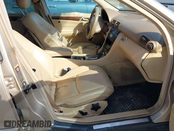 2003 Mercedes-Benz C 240 z VIN WDBRF61J03F336599, wystawiony jako IAAI lot #41435643 z przebiegiem Nie podano mil oraz . Historia ofert i sprzedaży dostępna na DreamBid. Obrazek 5.