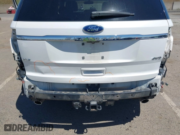 2011 Ford Explorer XLT with VIN 1FMHK8D83BGA65734, listed as a IAAI auction lot 42203640 with 184,923 mi miles and . Bid and sale history available at carsss.com. Image 6.