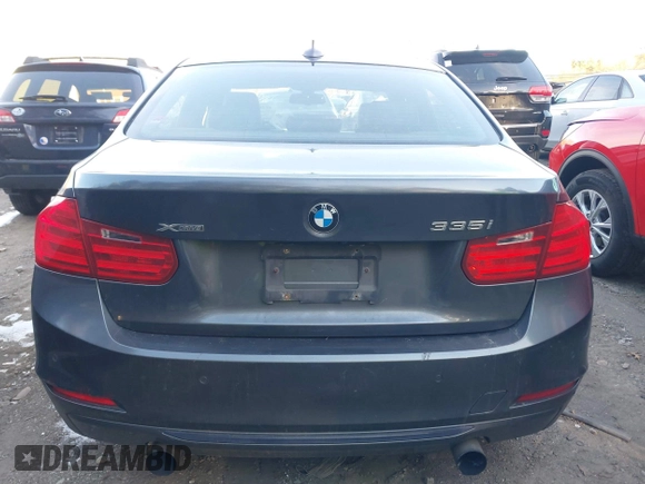 2013 BMW 3 Series 335i xDrive z VIN WBA3B9C55DF586231, wystawiony jako IAAI lot #41302520 z przebiegiem 123 173 mil mil oraz . Historia ofert i sprzedaży dostępna na DreamBid. Obrazek 17.