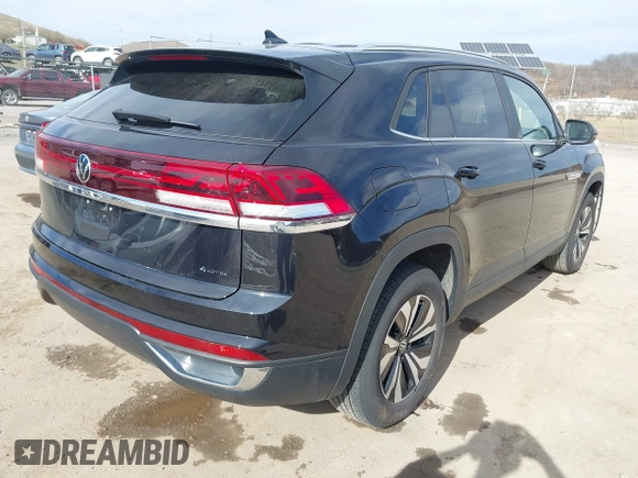 2024 Volkswagen Atlas SE z VIN 1V2LE2CA7RC230983, wystawiony jako IAAI lot #41786500 z przebiegiem 34 241 mil mil oraz . Historia ofert i sprzedaży dostępna na DreamBid. Obrazek 4.
