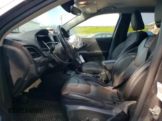 2019 Jeep Cherokee Trailhawk Elite с VIN 1C4PJMBN5KD123705, выставлен на аукционе Copart как лот 58827215 с пробегом 56 913 миль миль и Списание • Salvage title. История ставок и продаж доступна на DreamBid. Изображение 7.