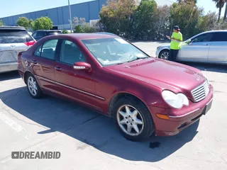 2001 Mercedes-Benz C 230/260/280/320 z VIN WDBRF61J21F056048, wystawiony jako IAAI lot #42273081 z przebiegiem 138 637 mil mil oraz . Historia ofert i sprzedaży dostępna na DreamBid. Obrazek 1.