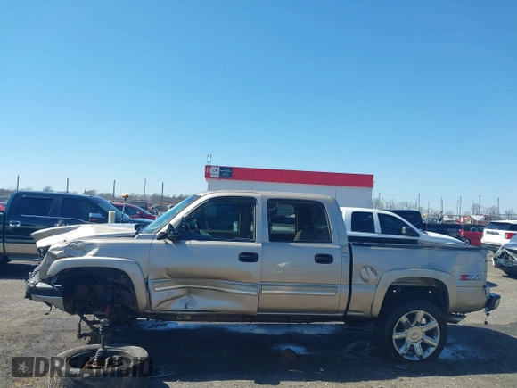 2005 Chevrolet Silverado 1500 LT with VIN 2GCEK13T251371555, listed as a IAAI auction lot 41763568 with 199,491 mi miles and . Bid and sale history available at DreamBid. Image 16.